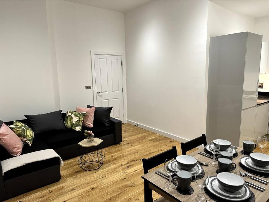 Spacious And Elegant Apartment Birmingham Buitenkant foto